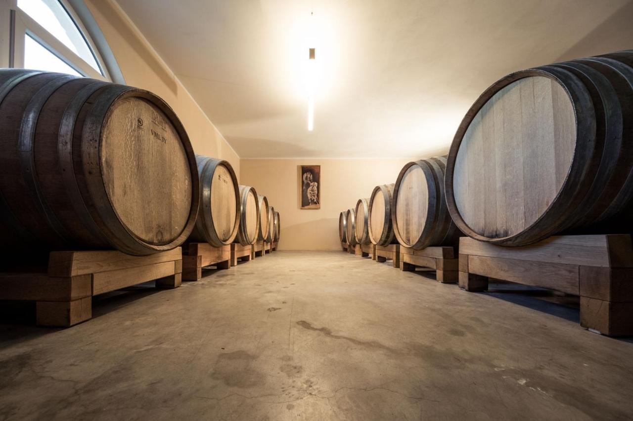 הוילה אפיאנו סולה סטרדה דל וינו Weingut Dona מראה חיצוני תמונה